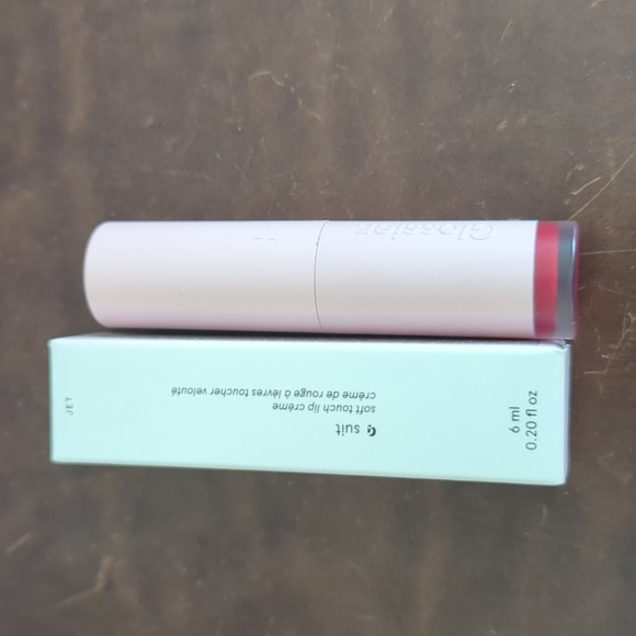 NWT Glossier G Suit Liquid Lipstick in Jet - Picture 1 of 4